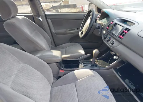 2003 Toyota Camry Le z USA, uszkodzony, nr VIN 4T1BE32K23U132728